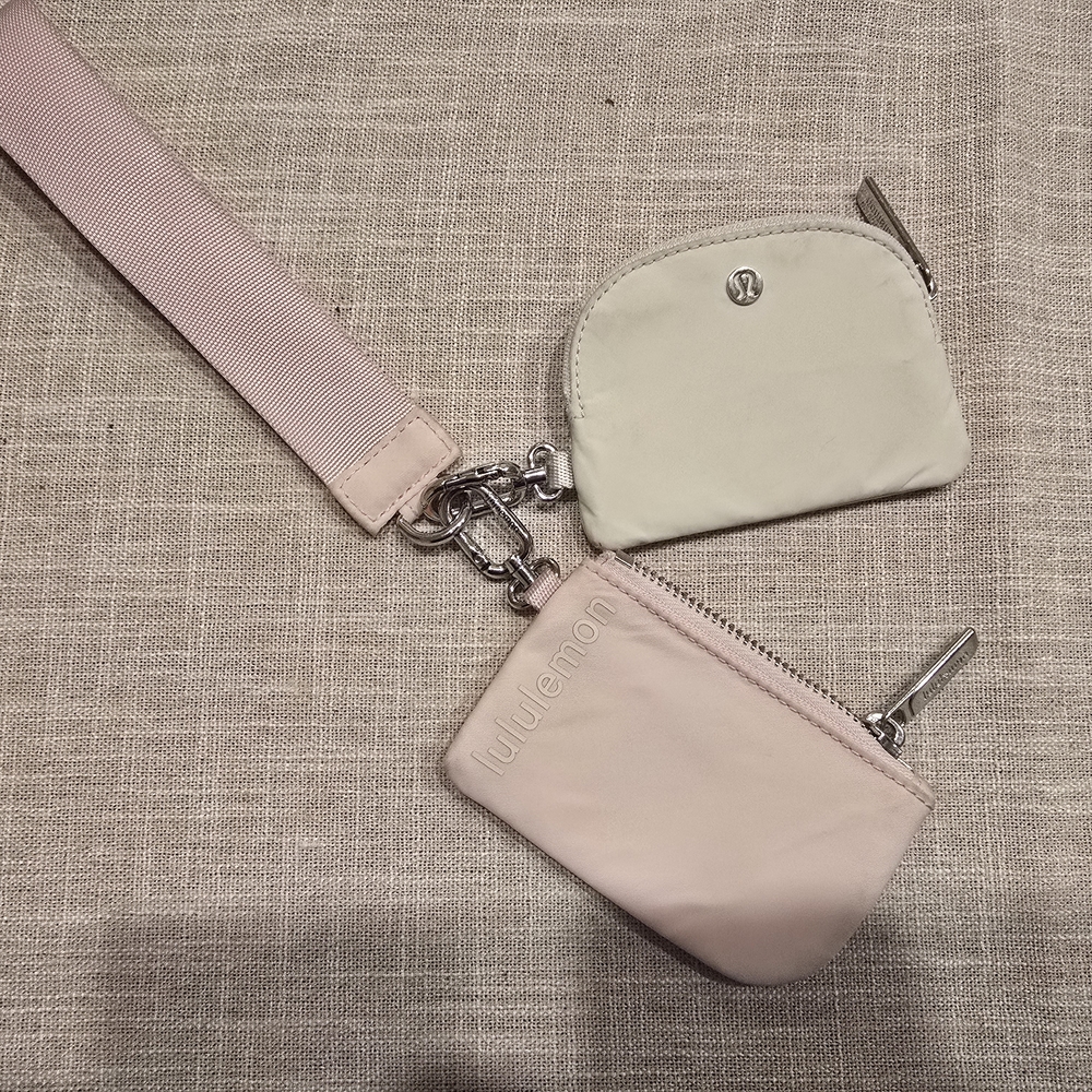 LULULEMON DUAL POUCH WRISTLET